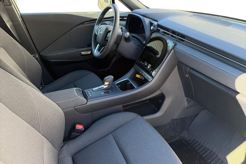 Lexus LBX bild 7
