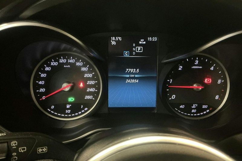 Mercedes GLC220 bild 10