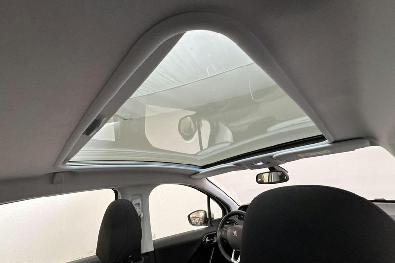 Peugeot 208 bild 11