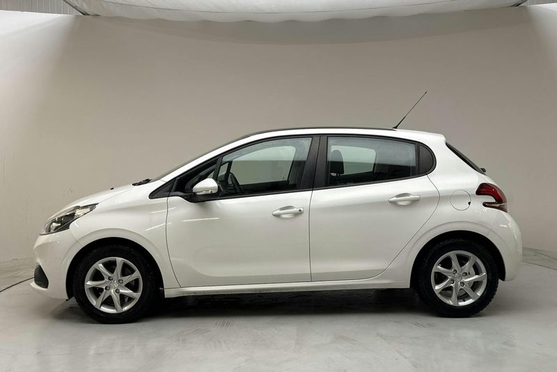 Peugeot 208 bild 2