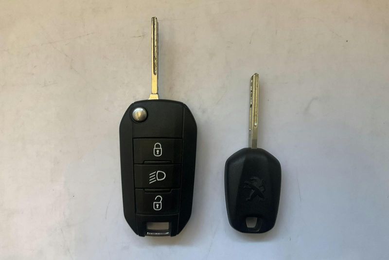 Peugeot 208 bild 12