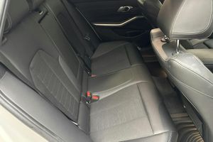 BMW 330 bild 8