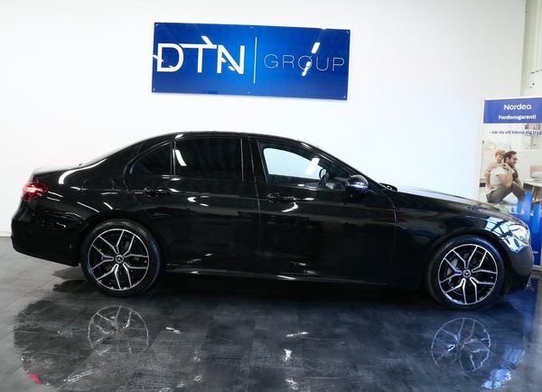 Mercedes E220 d d 9G-Tronic AMG Line/1-ÄGARE/PANO/360/VÄLSKÖTT - 2023