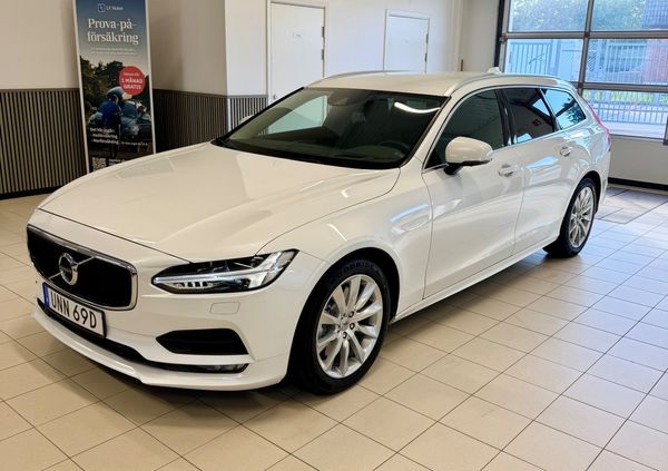 Volvo V90 T4 Momentum / Skinn / GPS / Drag / 360 kamera - 2019