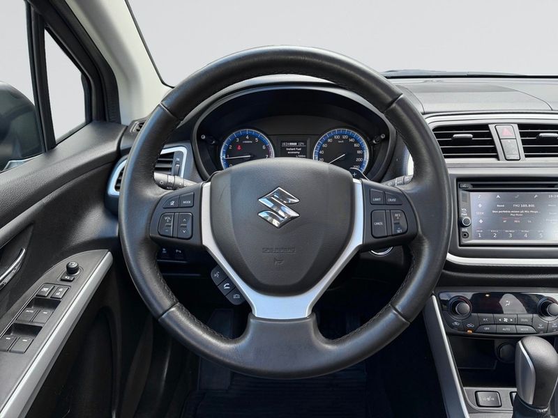 Suzuki S-CROSS bild 12