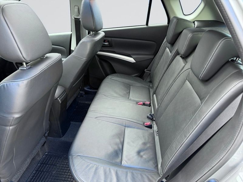 Suzuki S-CROSS bild 13