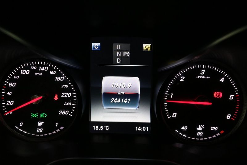Mercedes GLC220 bild 13