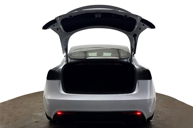 Tesla Model 3 bild 8