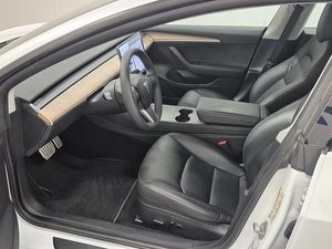 Tesla Model 3 bild 2