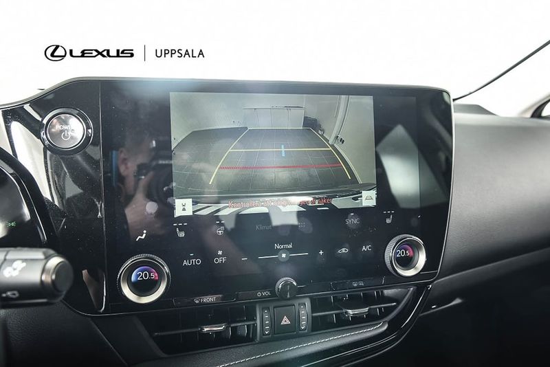 Lexus NX bild 12