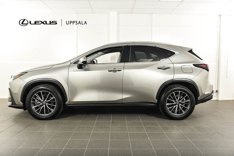 Lexus NX bild 2