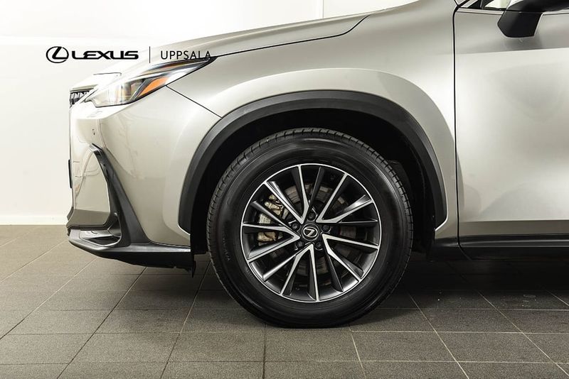 Lexus NX bild 17