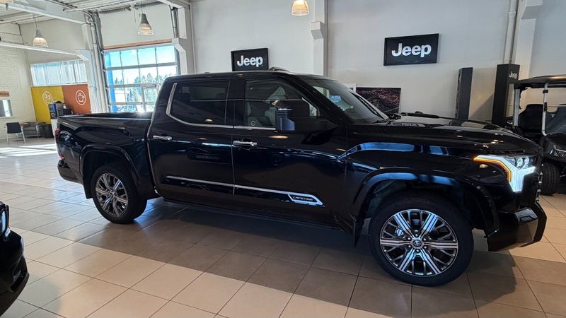 Toyota Tundra bild 2