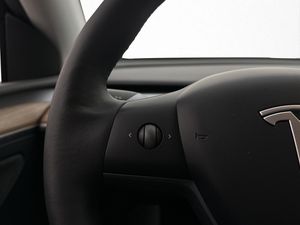 Tesla Model Y bild 29