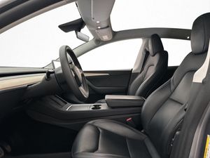 Tesla Model Y bild 17