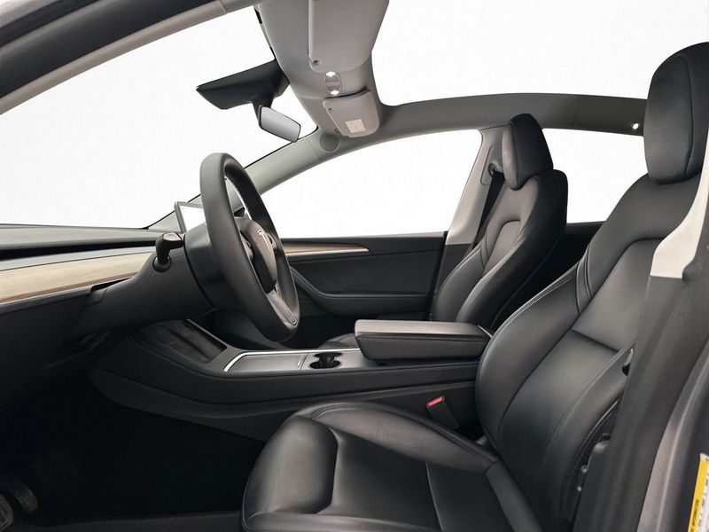 Tesla Model Y bild 17