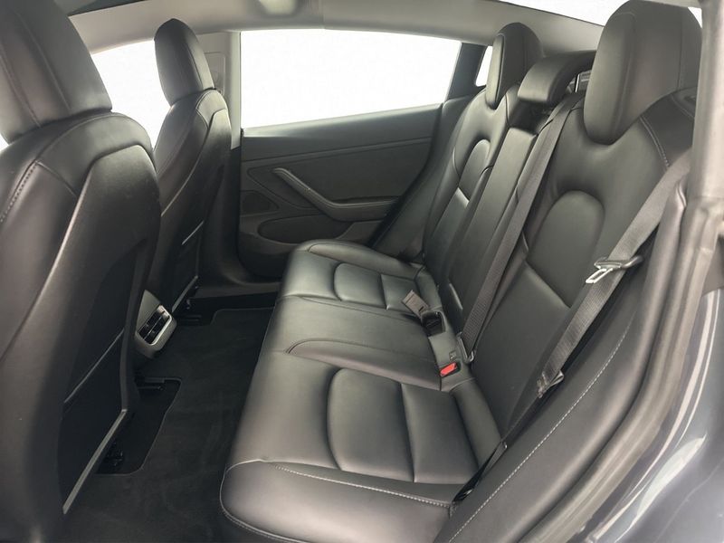 Tesla Model 3 bild 30