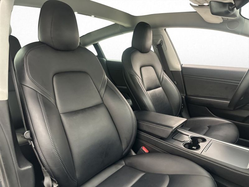 Tesla Model 3 bild 29