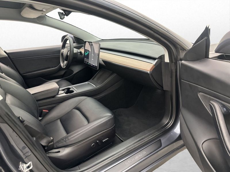 Tesla Model 3 bild 31