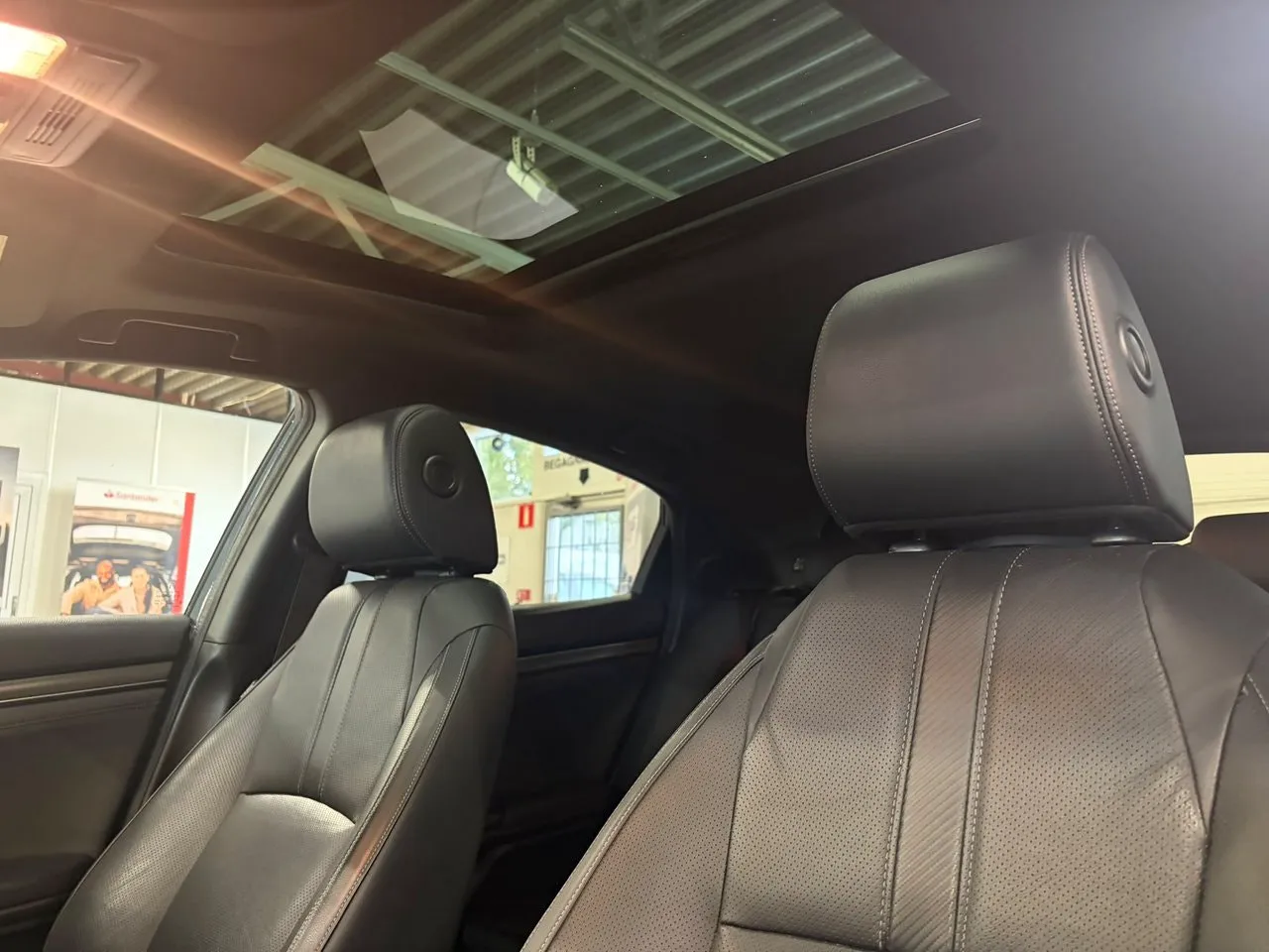 Honda Civic 1.5 i-VTEC Turbo Prestige / 1ère main / Attelage