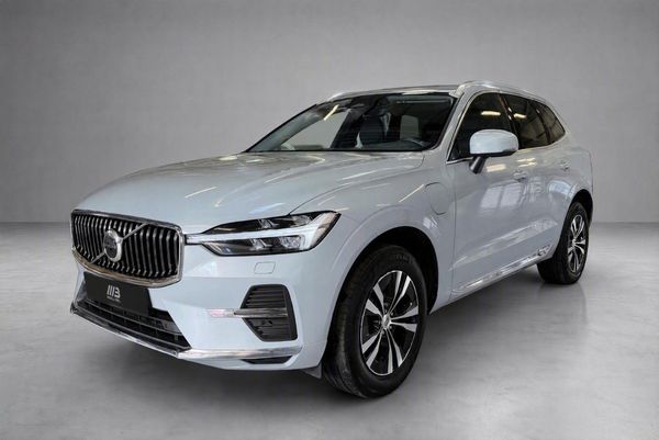 Volvo XC60 Recharge T6 AWD Pano Kamera Drag Värmare Core - 2024