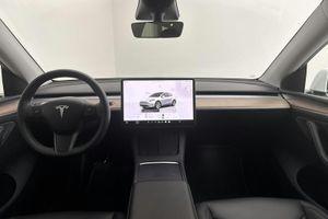 Tesla Model Y bild 6