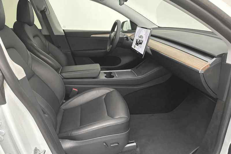 Tesla Model Y bild 9