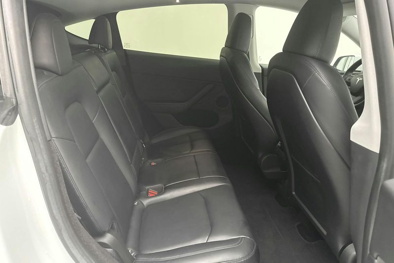 Tesla Model Y bild 7