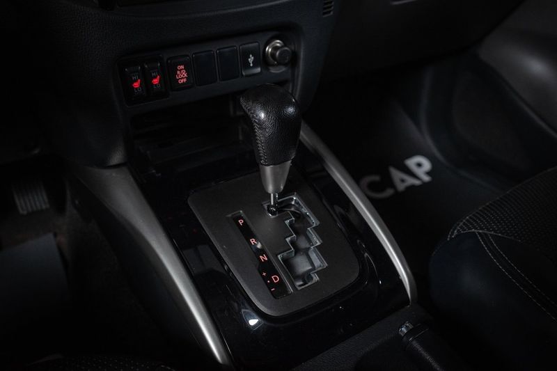Mitsubishi L200 bild 24
