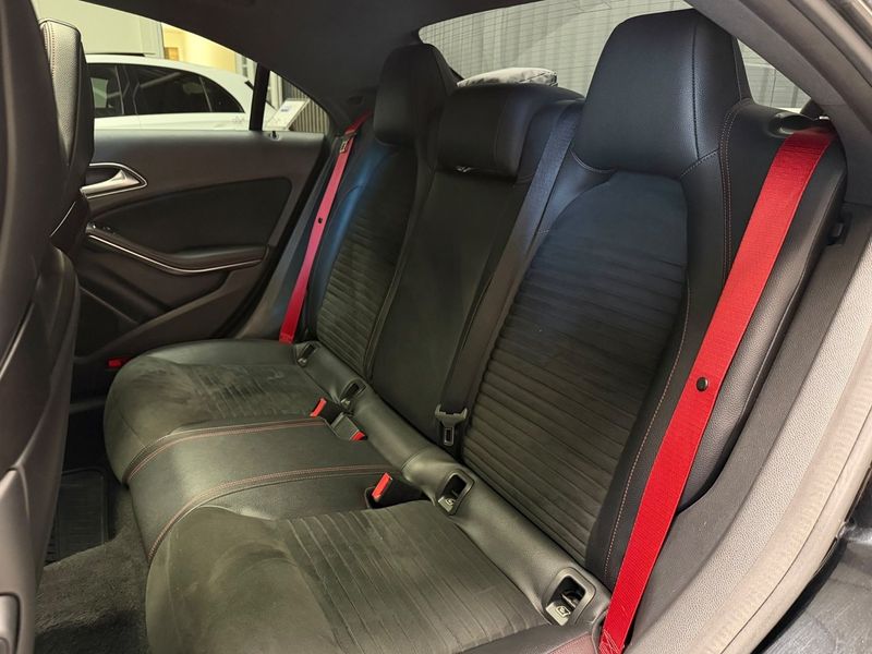 Mercedes CLA45 AMG bild 14