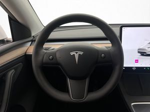 Tesla Model Y bild 16