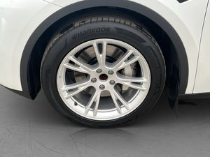 Tesla Model Y bild 28