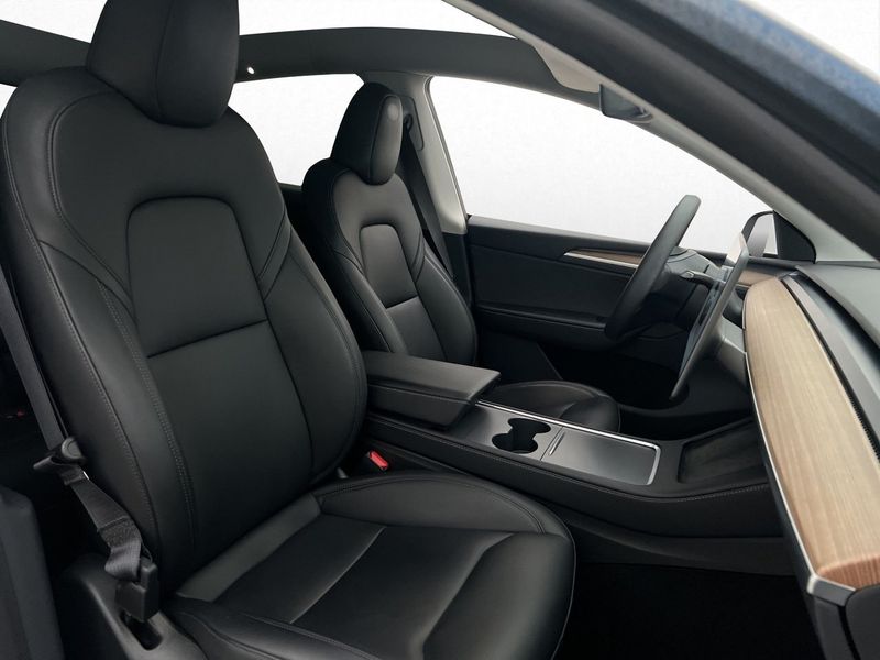 Tesla Model Y bild 17