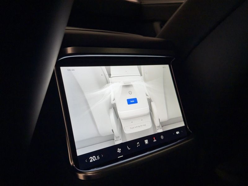 Tesla Model X bild 37