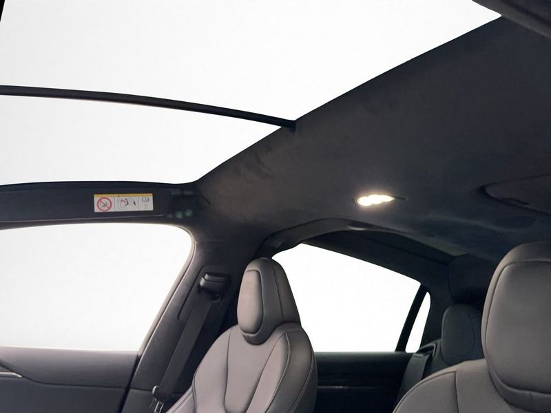 Tesla Model X bild 18