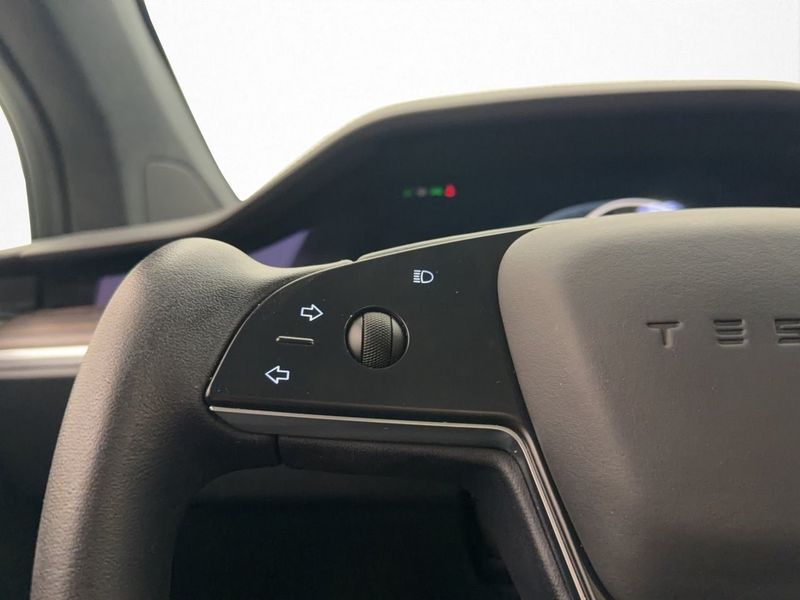 Tesla Model X bild 20