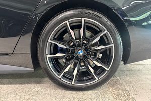 BMW i4 bild 17