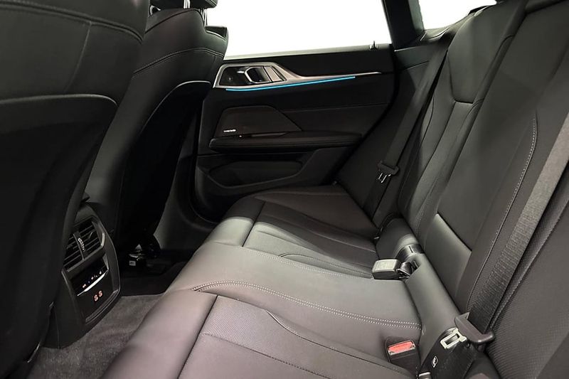 BMW i4 bild 11