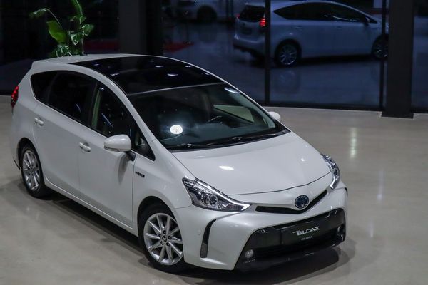 Toyota Prius Hybrid 7-SITS SKINN JBL HUD KAMERA P-VÄRMARE PAN - 2015