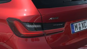 BMW 330 bild 8