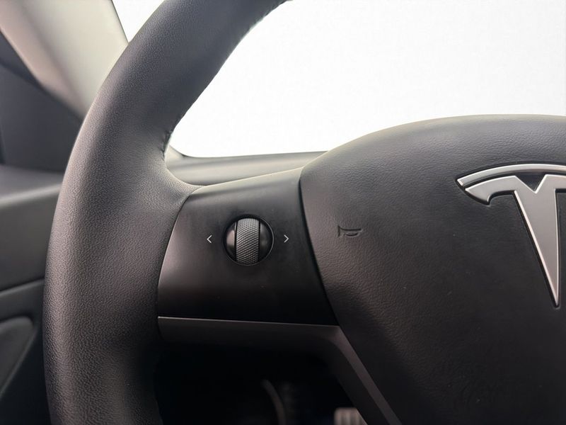 Tesla Model 3 bild 15