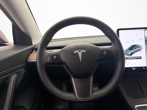Tesla Model 3 bild 14