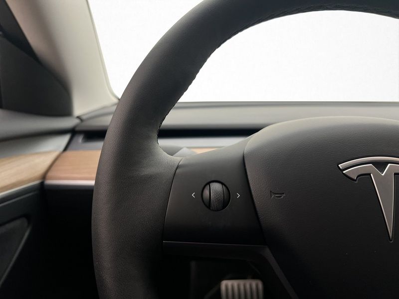 Tesla Model 3 bild 15