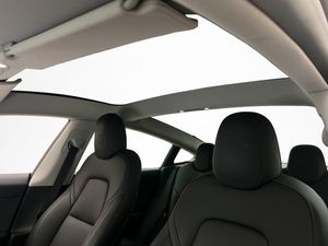 Tesla Model 3 bild 11