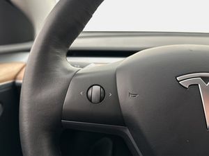 Tesla Model Y bild 15