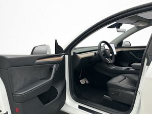 Tesla Model Y bild 10