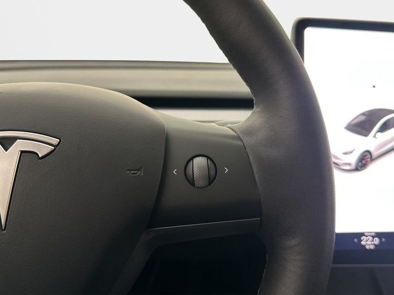 Tesla Model Y bild 16