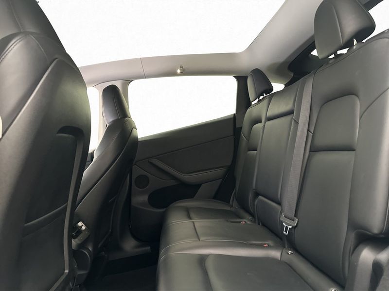 Tesla Model Y bild 26