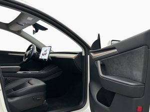 Tesla Model Y bild 24