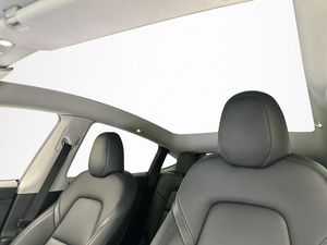 Tesla Model Y bild 12